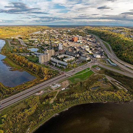 Top Floor Riverfront Condo With Stellar Sunsets! Fort Mcmurray Kültér fotó