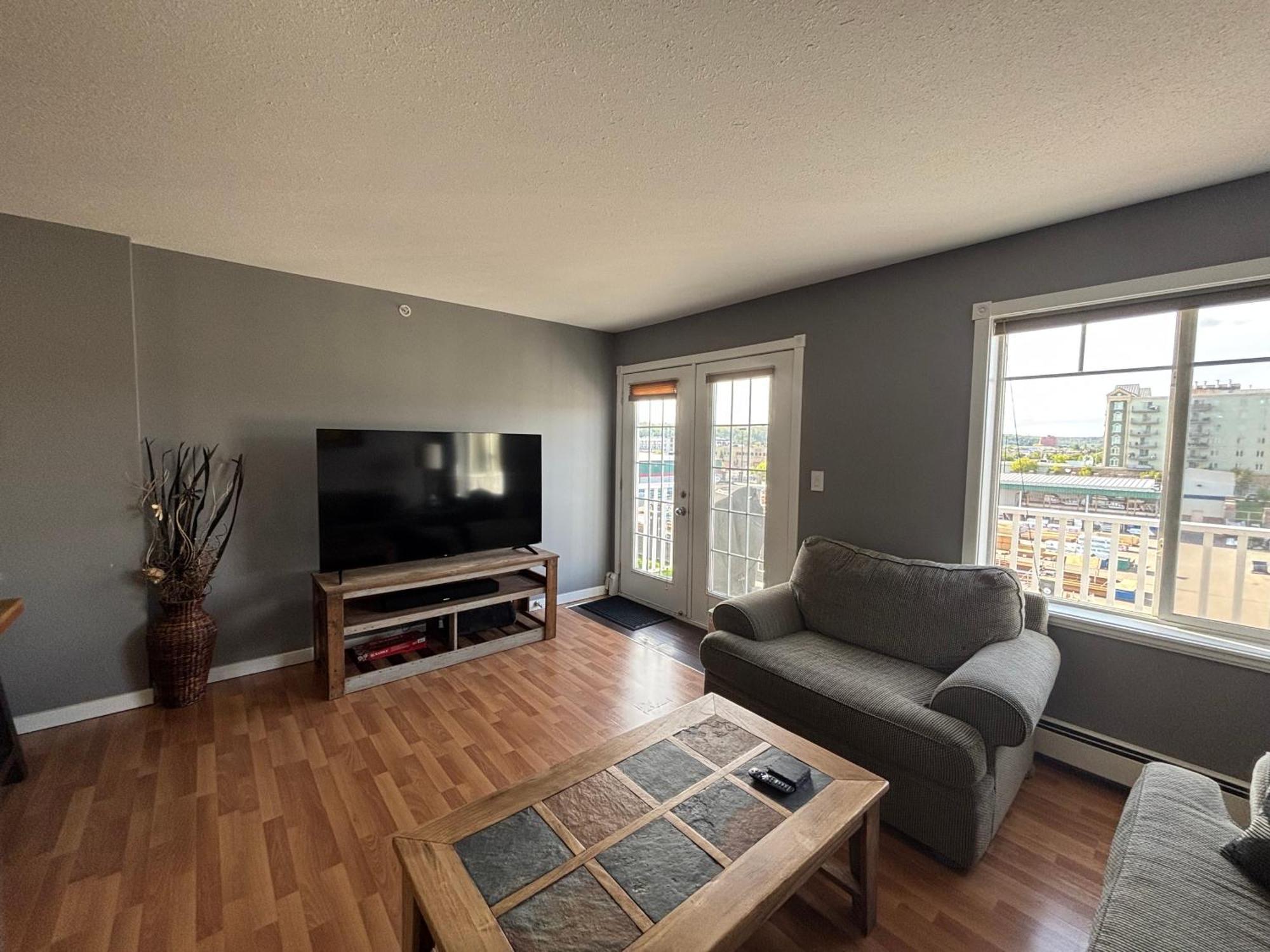 Top Floor Riverfront Condo With Stellar Sunsets! Fort Mcmurray Kültér fotó
